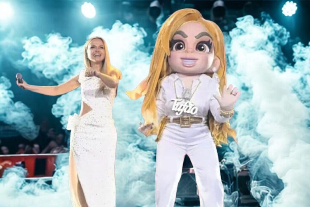 Cantora Patrícia Marx ao lado da fantasia de "Carminha" do "The Masked Singer Brasil".